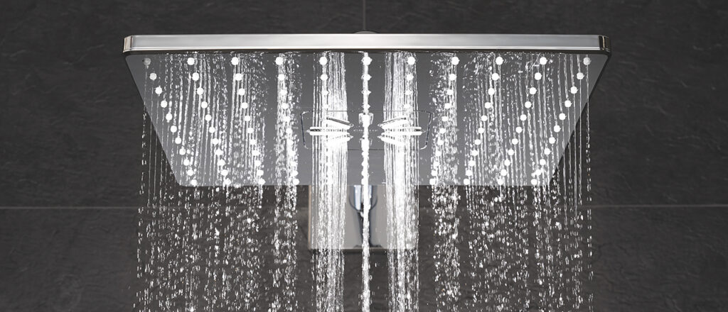 Douches de pluie encastrées : le luxe discret